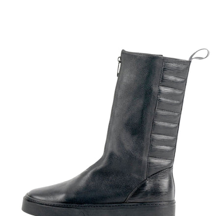 LOCO ONE REVOLUTION COLLECTION.  BOOTS NOIR.  Made with Genuine Cow Leather (Napa Plena Flor). The front of these boots are made with black leather and a black zipper. The back part of the boot has comfortable padding featuring a wrinkle texture of the leather. The lining of the boot is made with soft black leather. The soles are made of black rubber. 
