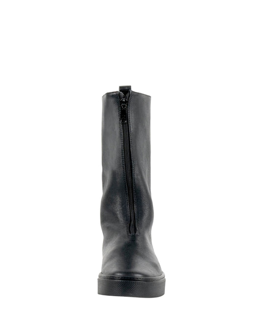 LOCO ONE REVOLUTION COLLECTION.  BOOTS NOIR.  Made with Genuine Cow Leather (Napa Plena Flor). The front of these boots are made with black leather and a black zipper. The back part of the boot has comfortable padding featuring a wrinkle texture of the leather. The lining of the boot is made with soft black leather. The soles are made of black rubber. 