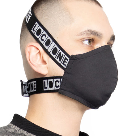 LOCO ONE REBOOT COLLECTION.  MASKA CHANGE BLCK.  The Avant-garde LOCO ONE MASKA CHANGE in blck is made of two layers of stretchy, soft COTTON. Adjustable woven straps on the neck with a plastic buckle for a better fit. You can wash it with soap and water in the comfort of your home every day to keep it nice and clean. The CDC recommends wearing face coverings in public places.