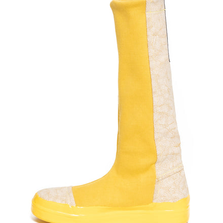 LOCO ONE REBOOT COLLECTION.  BOOTS RESET YELLOW.  Sock style boots. The upper and lining are made of stretchy rib in yellow color. The toe cap, the heel counter and all the back side of the boot are reinforced and made of cracked style cotton. The soles are glued and stitched, featuring a coat of rustic finish of yellow liquid rubber.
